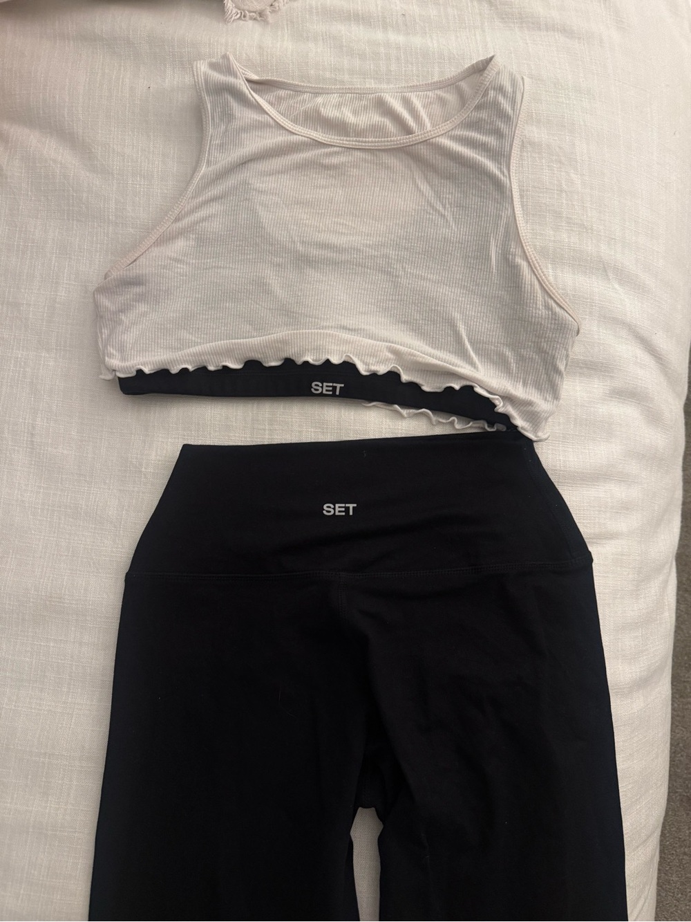 SET Active Black Leggings with White Ribbed Crop Tank - Picture 3 of 4